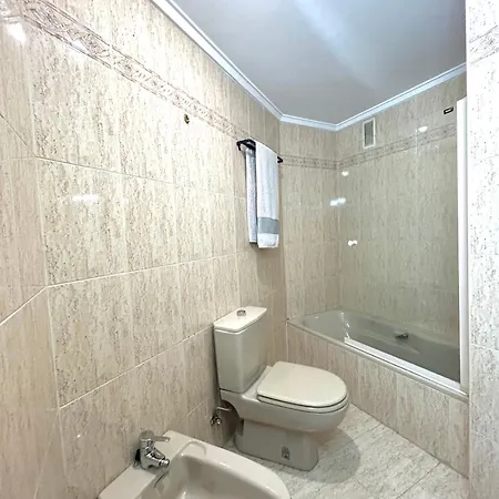 Apartmán El Pisin De Goya: Piso Luminoso Con Garaje A Pie Del Centro De Oviedo. Oviedo