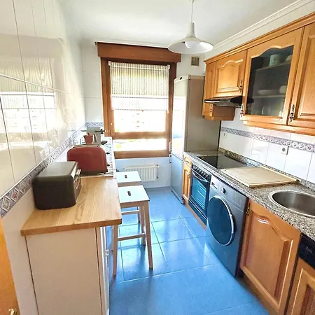 Apartmán El Pisin De Goya: Piso Luminoso Con Garaje A Pie Del Centro De Oviedo. *